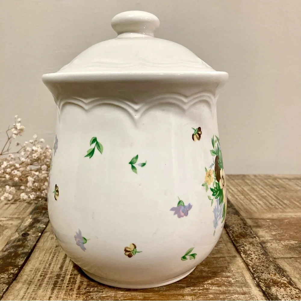 9” Tall Vintage Ceramic Canister Floral Container Storage Grandmacore Kitchen - Picture 11 of 15